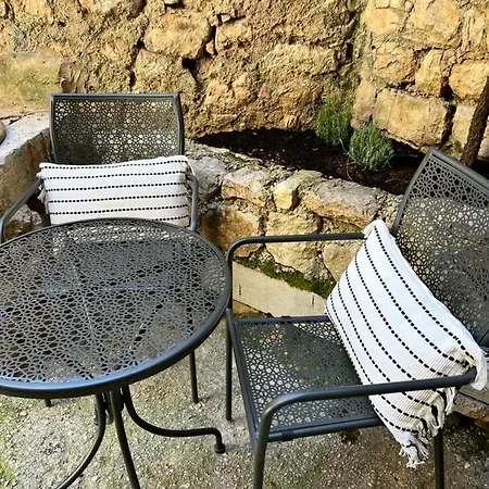 Seayou!***charming 1-bedroom Unit In The Old Center Of * Cres
